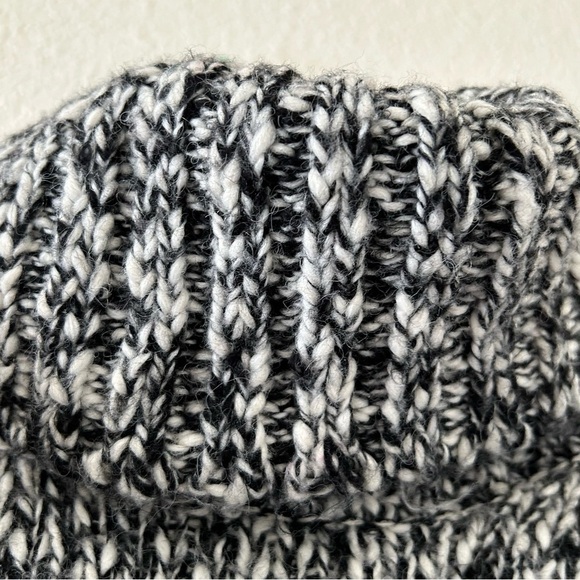 H&M Wool Blend Black White Chevron Knit Turtleneck Women Sz Medium - Picture 5 of 9